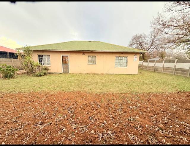 4 BEDROOM HOUSE FOR SALE IN VANDERBIJLPARK CW 5